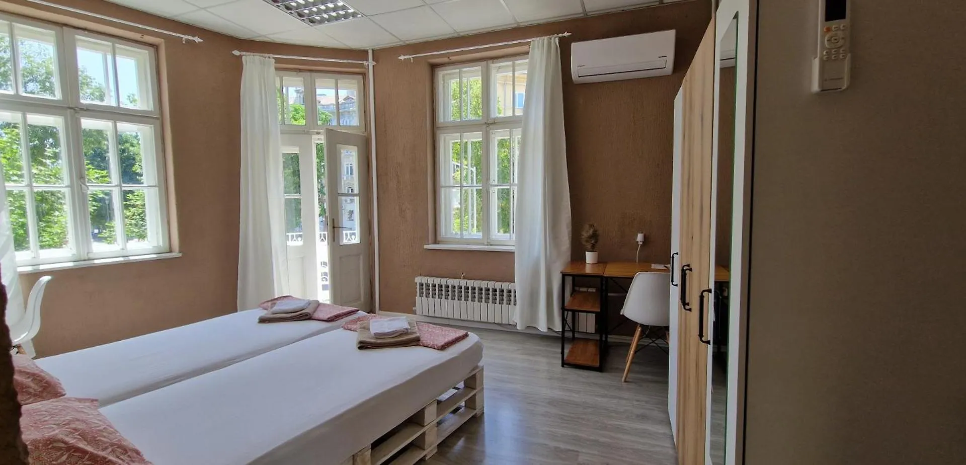 Lambo'S Corner Varna - Guest Rooms