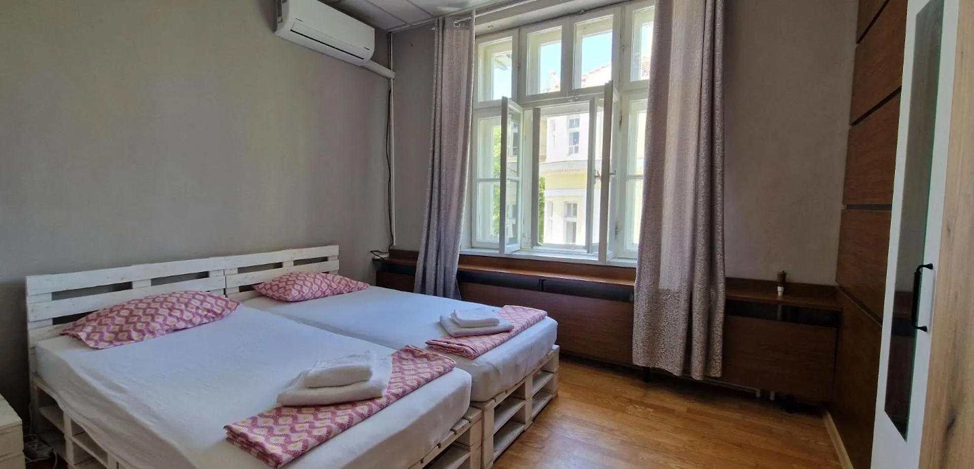 Lambo'S Corner Varna - Guest Rooms 0*,