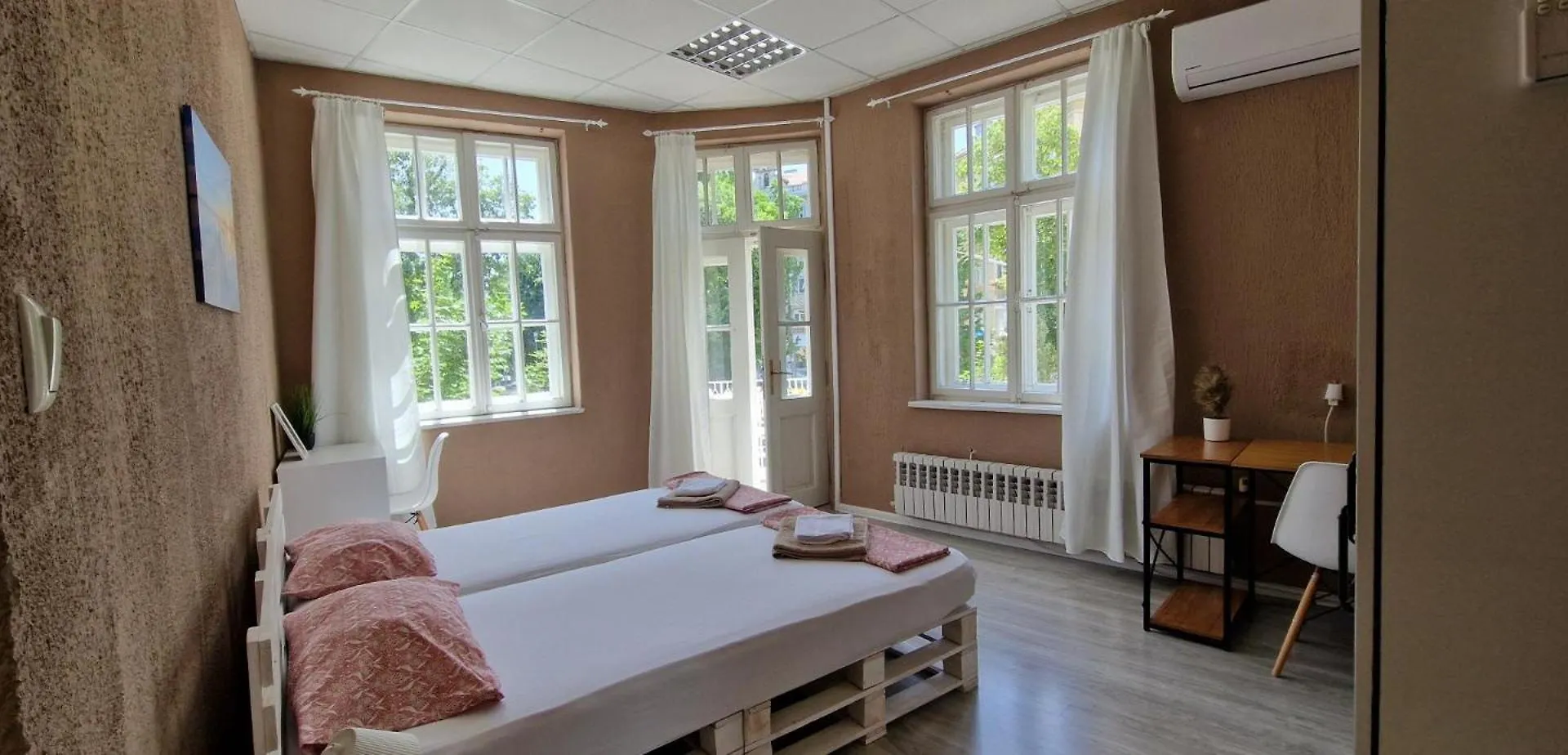 Lambo'S Corner Varna - Guest Rooms Pensjonat